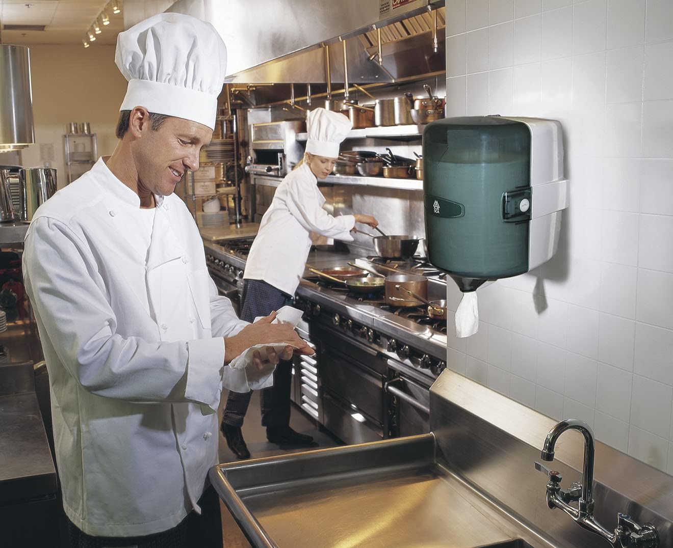 Tork Centerfeed Hand Towel White M23, One-at-a-time Dispensing, 6 x 530 Towels, RC530 - Image 5