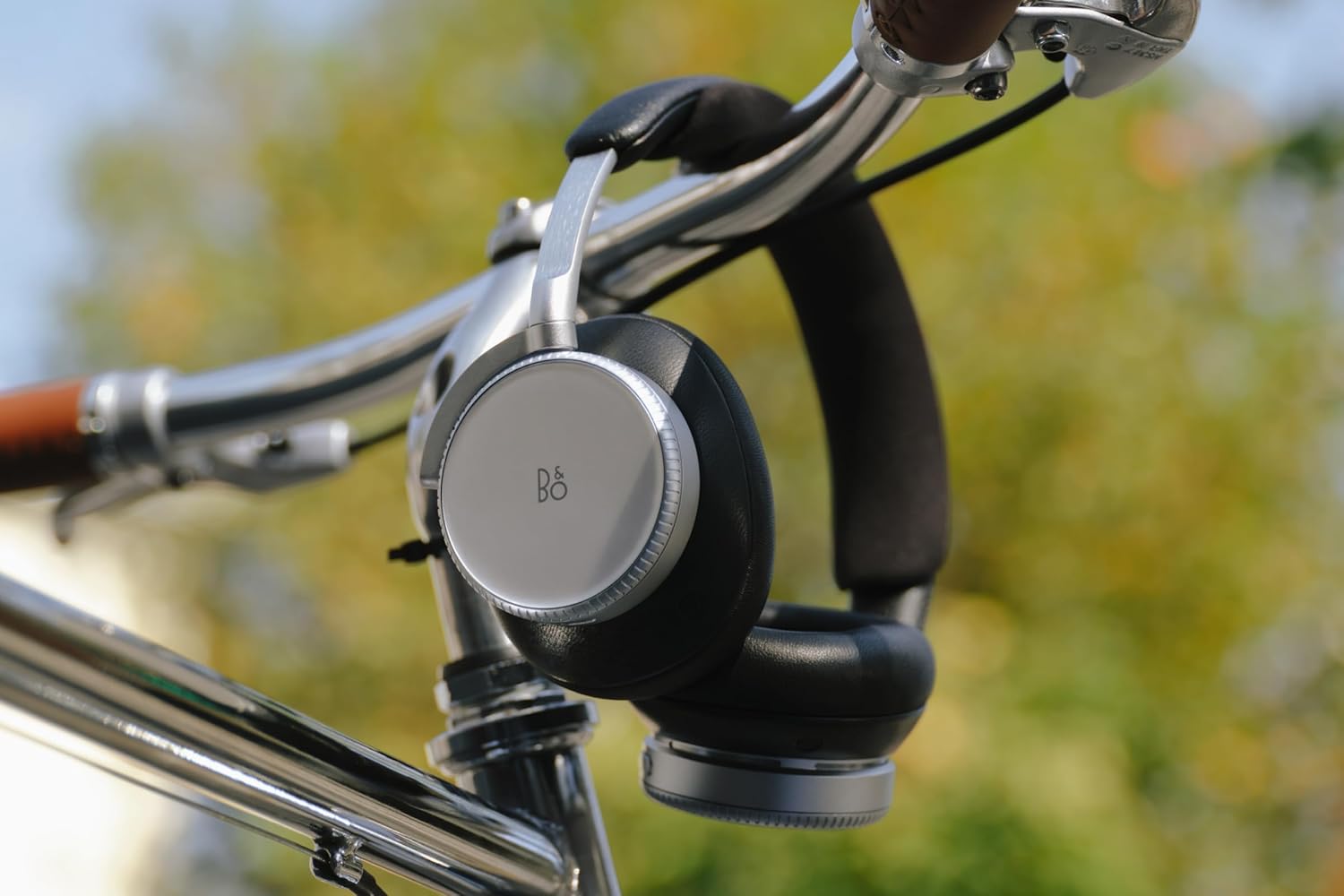 Bang & Olufsen Beoplay H100 Premium Wireless Active Noise Cancelling Over-Ear Headphones with Protective Carrying Case, Infinite Black - Image 10