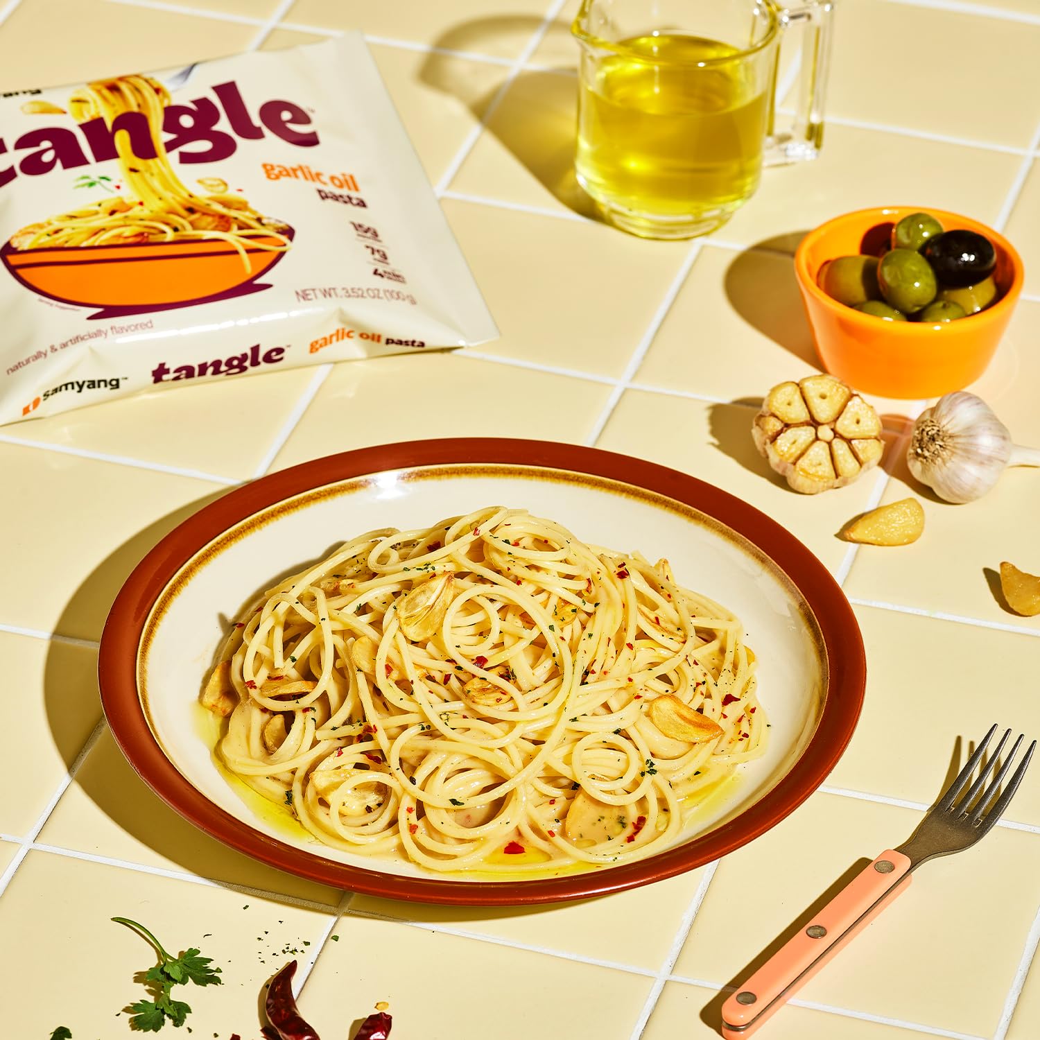 Samyang Tangle Garlic Oil Linguine Aromatic Roasted Garlic and Olive Oil Flavor Spicy Kick Air Dried Noodle Easy Cook Pasta 3.63 oz (Pack of 4) - Image 4