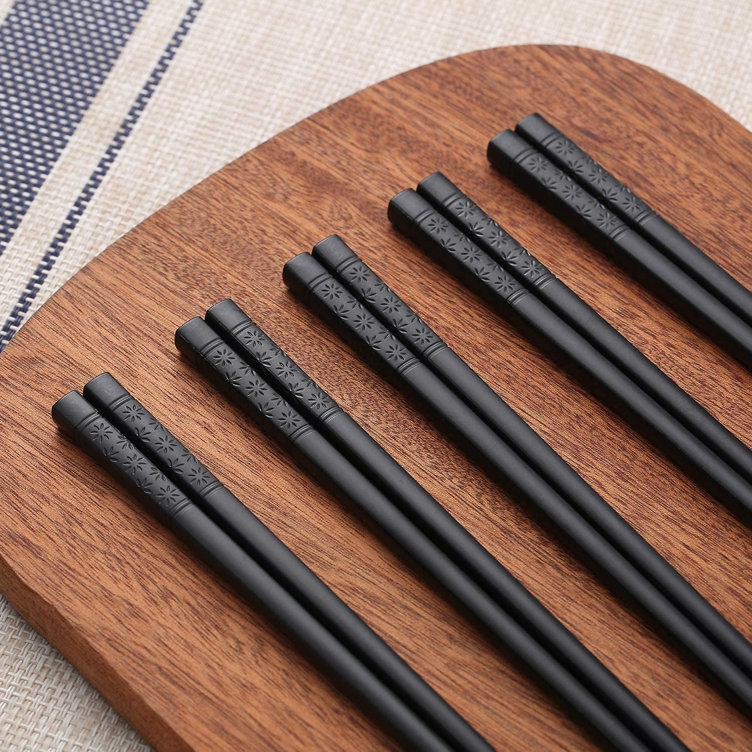 HIWARE 10 Pairs Fiberglass Chopsticks - Reusable Chopsticks Dishwasher Safe, 9 1/2 Inches - Black - Image 4
