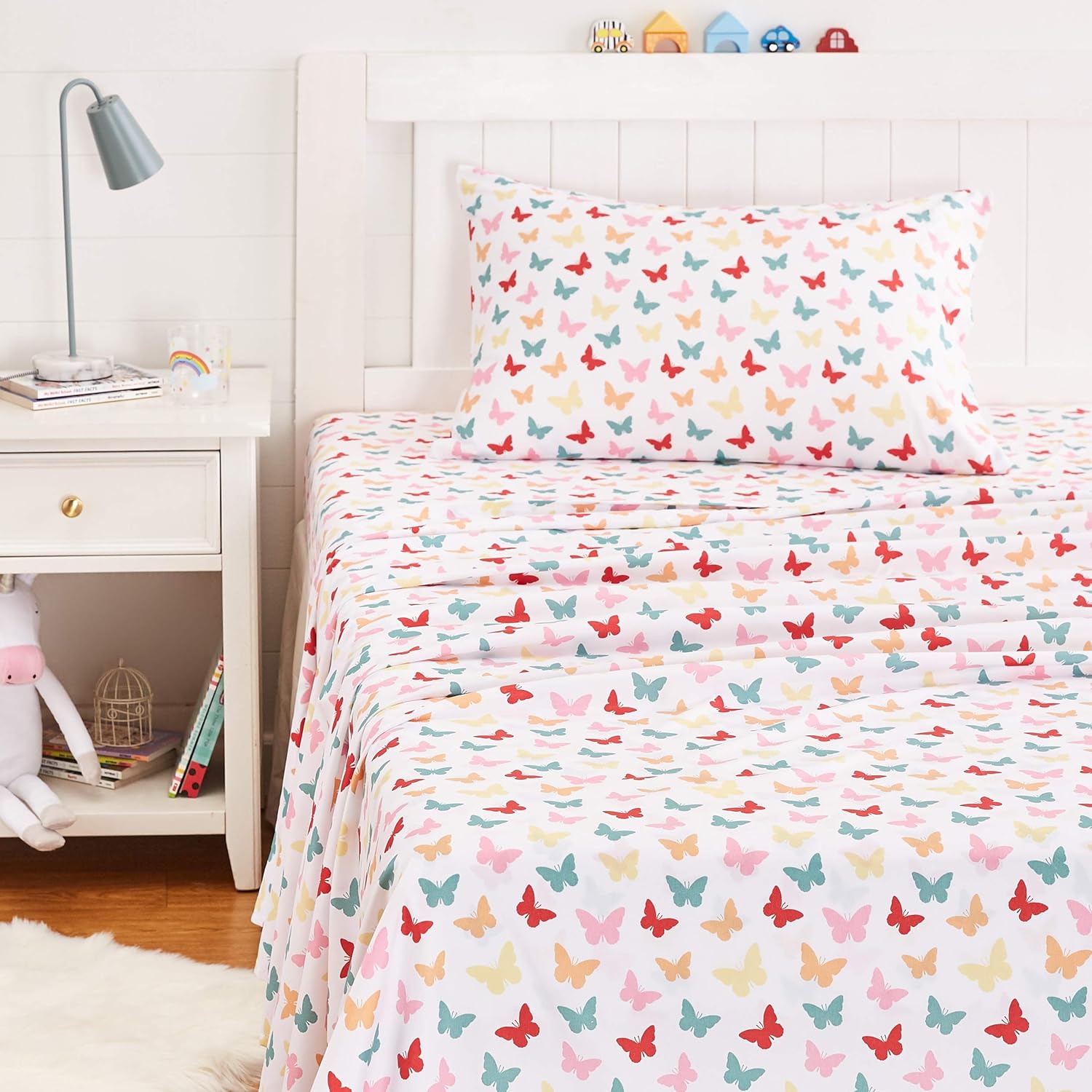 Amazon Basics Kid's Soft Easy-Wash Microfiber 3-Piece Sheet Set, Twin, Multi-Color Butterflies, Butterfly Friends, Printed - Image 7