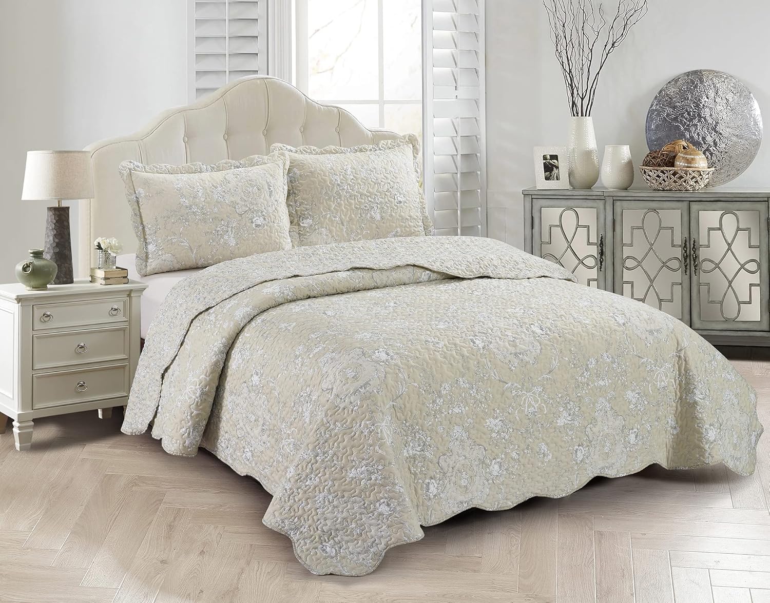Brilliant Sunshine Classic Grey Floral Toile in Beige Background, 3-Piece Quilt Set with 2 Shams, Reversible Bedspread, Soft Lightweight Coverlet, All-Season, Full/Queen, Beige - Image 2