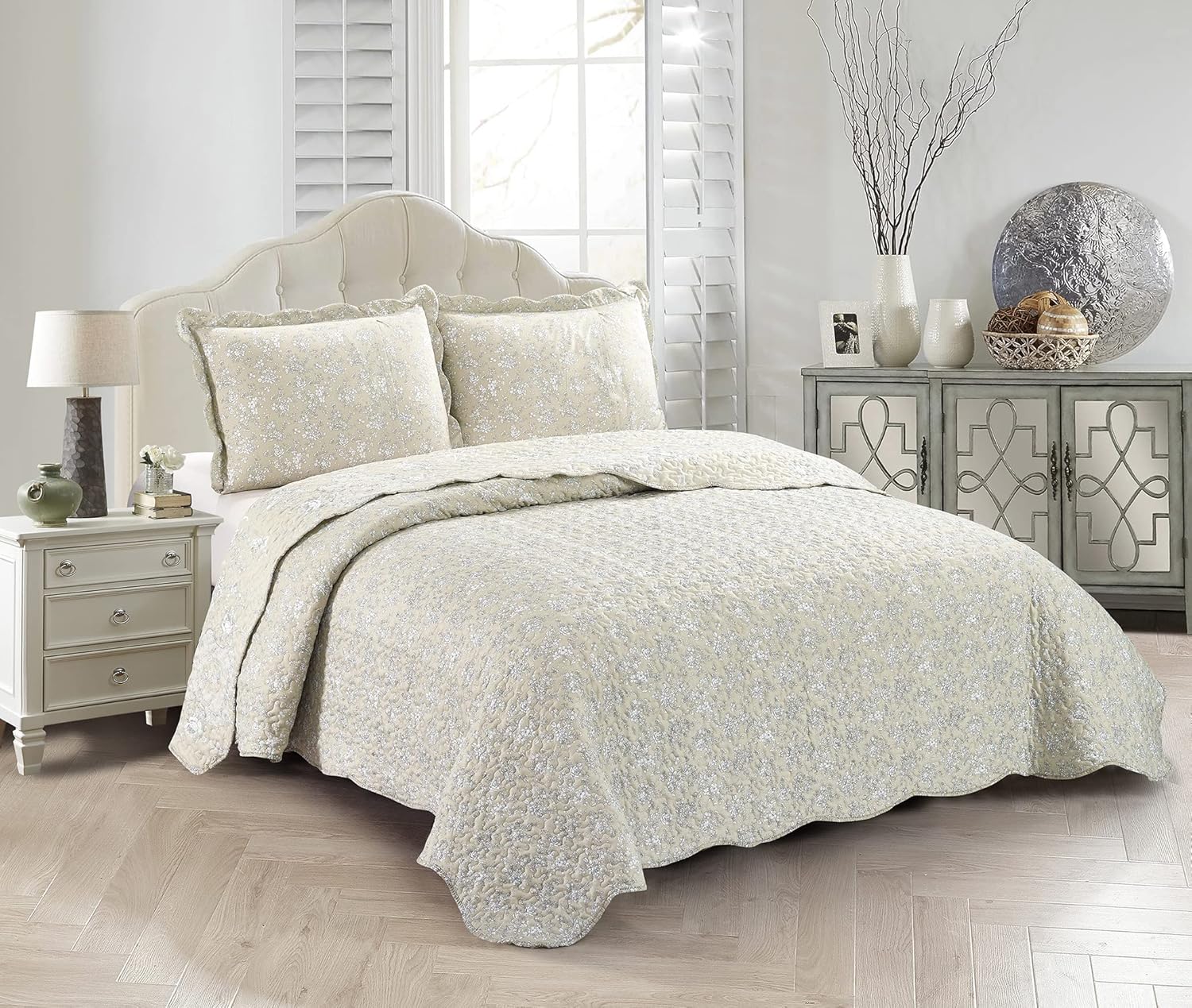 Brilliant Sunshine Classic Grey Floral Toile in Beige Background, 3-Piece Quilt Set with 2 Shams, Reversible Bedspread, Soft Lightweight Coverlet, All-Season, Full/Queen, Beige - Image 7
